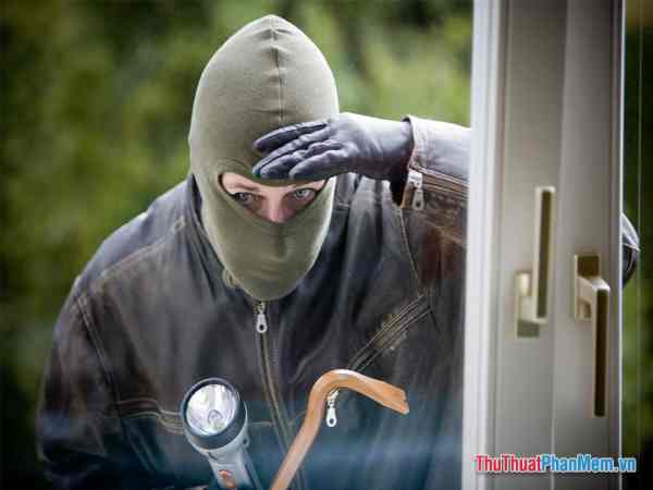 Thấy bị trộm tấn công