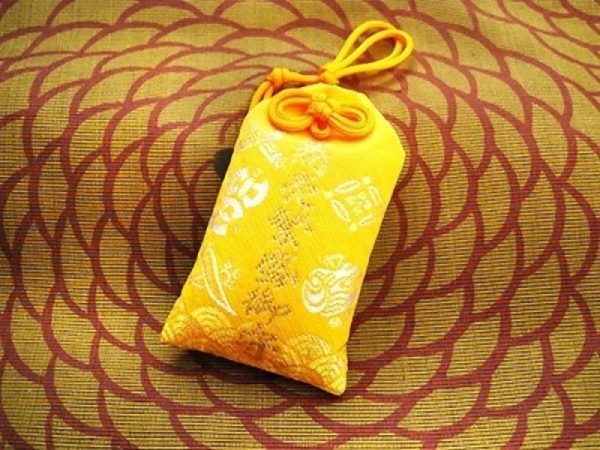 Mơ thấy bùa ngải điềm gì?