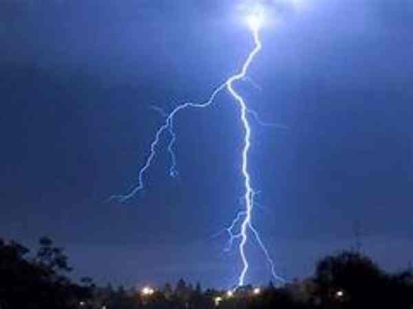 Nằm mơ thấy sấm chớp ra phía sau