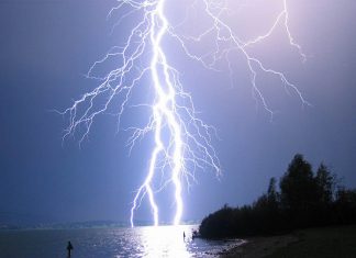 Chiêm bao mơ thấy sấm sét tín hiệu may mắn hay cảnh báo? Mơ thấy sấm sét có ý nghĩa gì? Đánh con số nào?