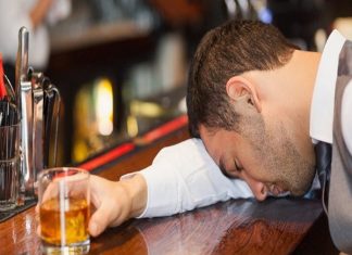 Mơ thấy say rượu có điềm báo gì? Chiêm bao đánh số mấy? Mơ thấy say rượu có điềm báo gì? Chiêm bao đánh số mấy?