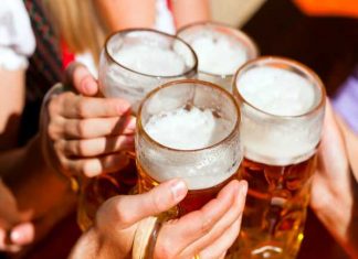 Ngủ mơ thấy uống bia điềm báo gì và nên đánh con xổ số nào mo-thay-uong-bia