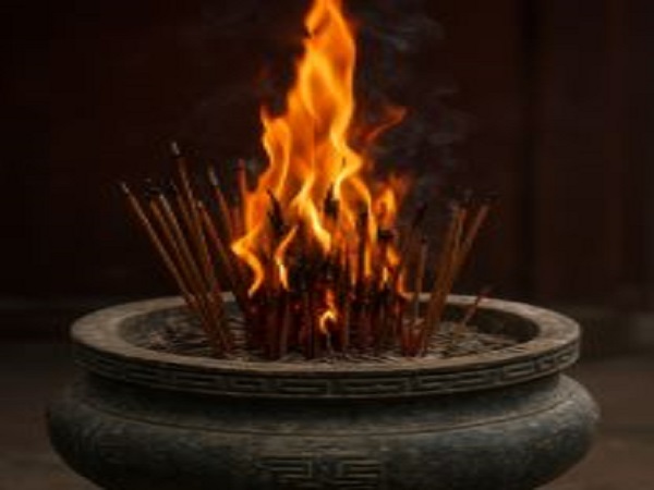 Nguyên nhân dẫn đến cháy bát hương bà cô ông mãnh