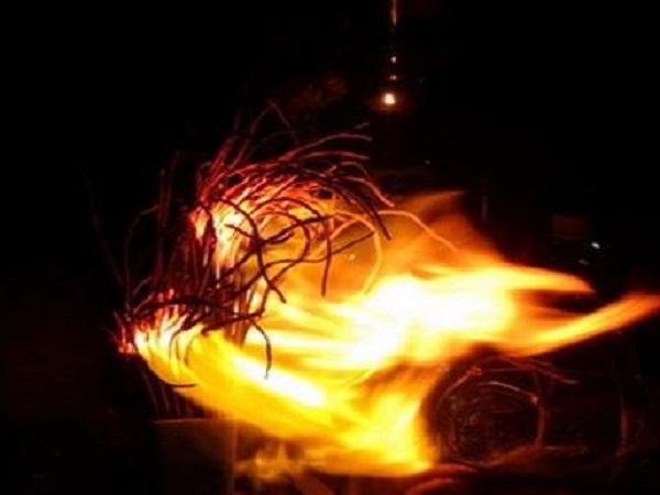 Cháy bát hương đền Hùng là gì?