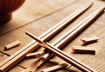 Gãy đũa có điềm báo gì, gãy đũa khi nấu cơm rửa bát có sao không