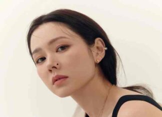 nốt ruồi ở khe mũi phải