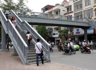 Nằm mơ thấy đi qua cầu gỗ, cầu treo mang điềm báo gì