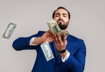 Nằm mơ thấy đàn ông cho tiền có điềm gì, hên hay xui?