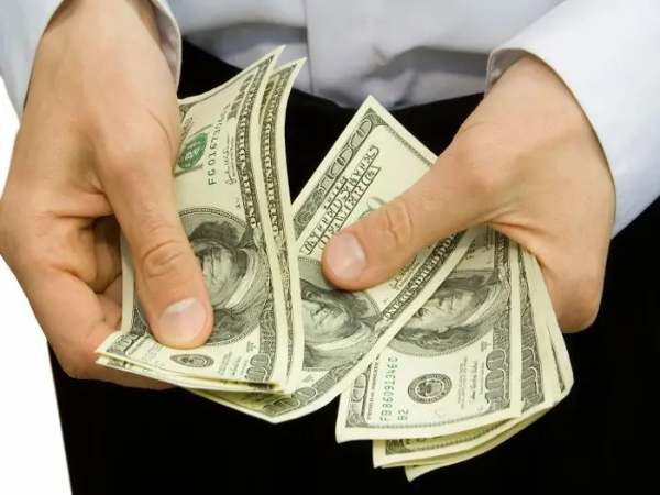 Nằm mơ thấy đếm tiền của người khác