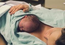 Nằm mơ thấy người khác sinh con là điềm gì hên hay xui